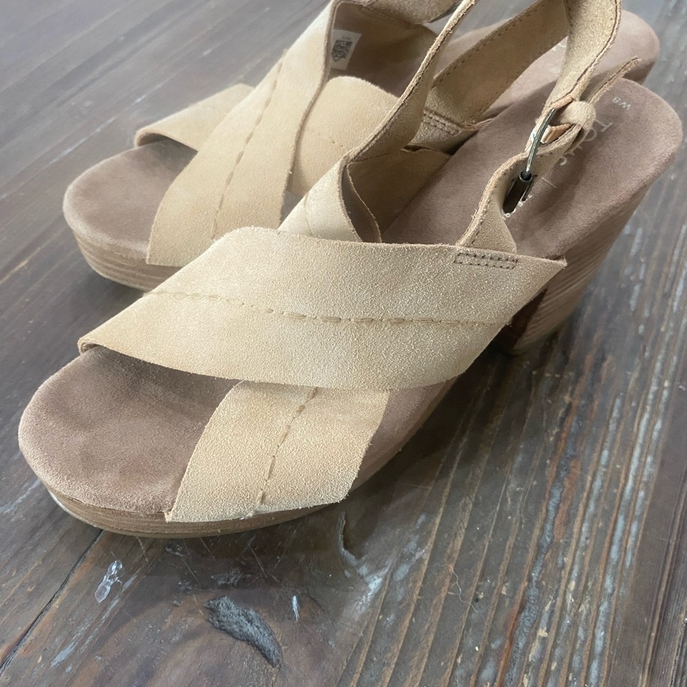 TOMS Women's Beige Sandals 8